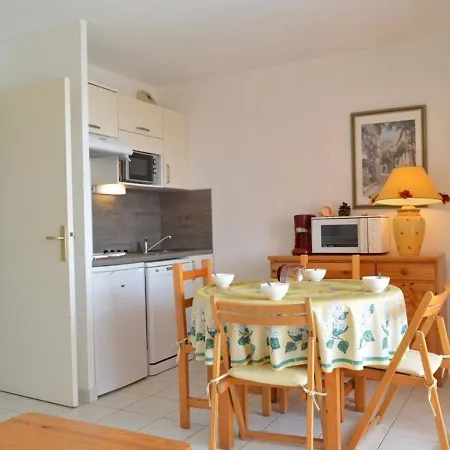 Cap D'agde : T2 Avec Piscine, Parking, A 50m De La - Fr-1-249-71 * Agde