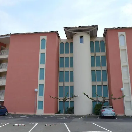 Апартаменти Cap D'agde : T2 Avec Piscine, Parking, A 50m De La - Fr-1-249-71 Агд