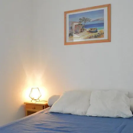 Cap D'agde : T2 Avec Piscine, Parking, A 50m De La - Fr-1-249-71 * Agde