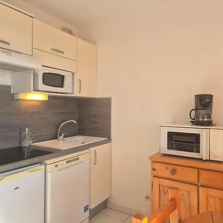 Apartment Cap D'agde : T2 Avec Piscine, Parking, A 50m De La - Fr-1-249-71 Agde